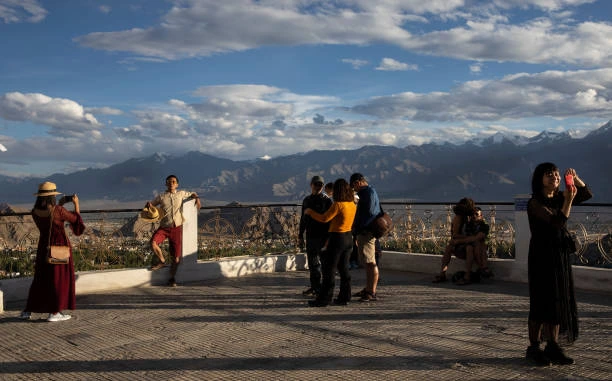 Luxury Camp at Pangong Lake - 9 Day Ultimate Honeymoon Experience
